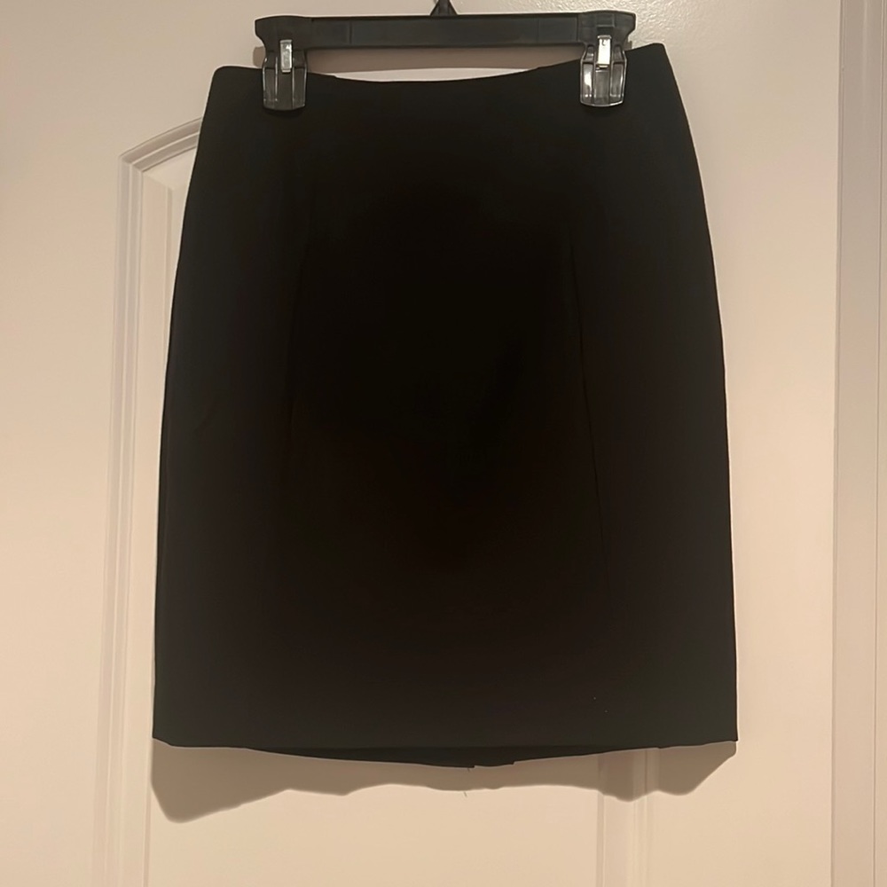 Halogen brand black pencil skirt. Size 6p